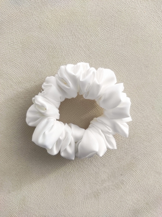 Gumka_Scrunchie_White_mini.jpg