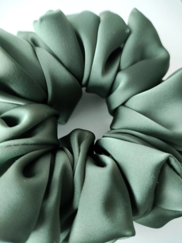 Gumka_scrunchie_standard_olive.jpg