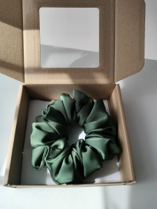 Gumka_scrunchie_standard_olive.jpg