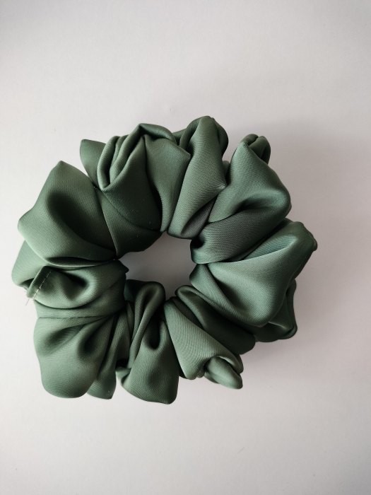 Gumka_scrunchie_standard_olive.jpg