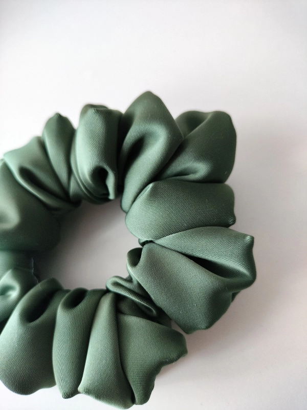Gumka_scrunchie_mini_olive.jpg