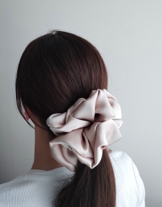 Gumka_scrunchie_maxi_bige.jpg