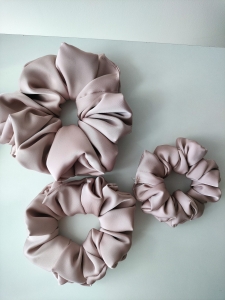 Gumka_scrunchie_maxi_rose.jpg