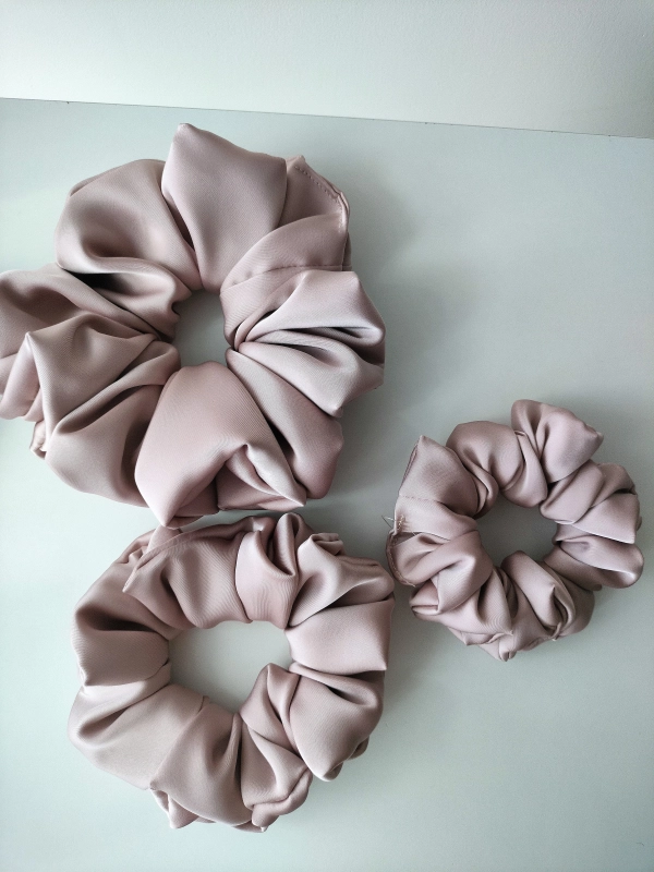 Gumka_scrunchie_maxi_rose.jpg