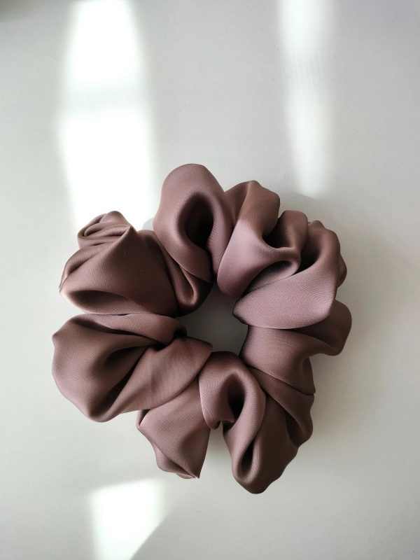 Gumka_scrunchie_standard_late.jpg
