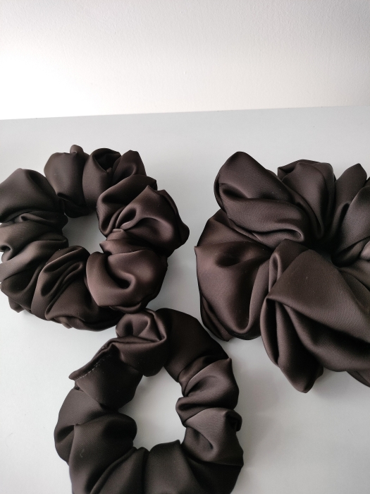 Gumka_scrunchie_standard_espresso.jpg