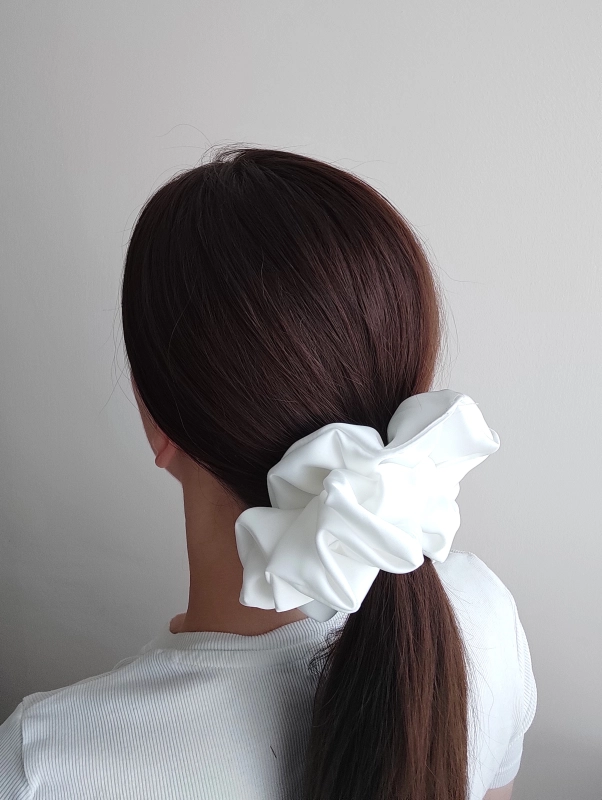 Gumka_scrunchie_maxi_white.jpg
