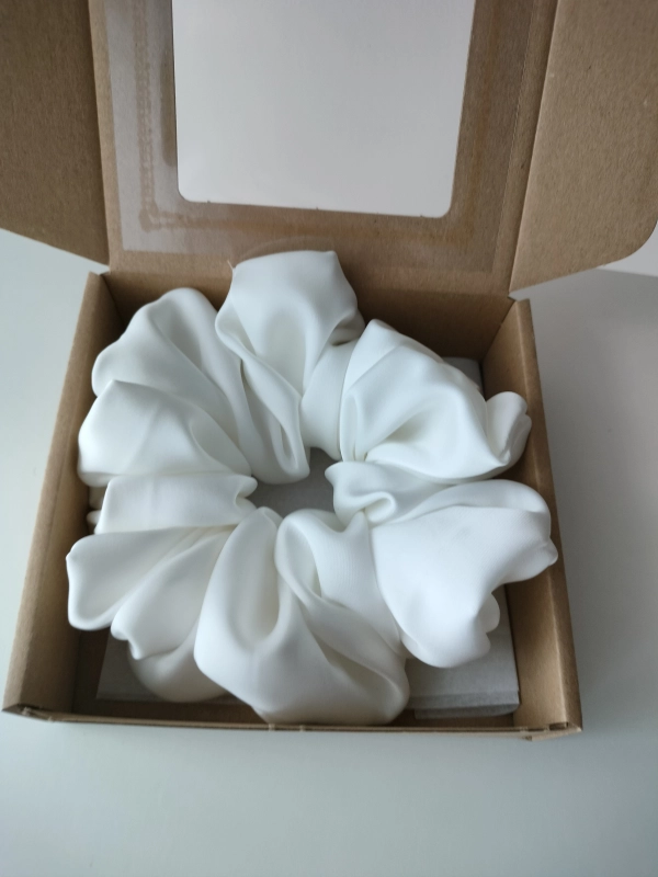 Gumka_scrunchie_maxi_white.jpg