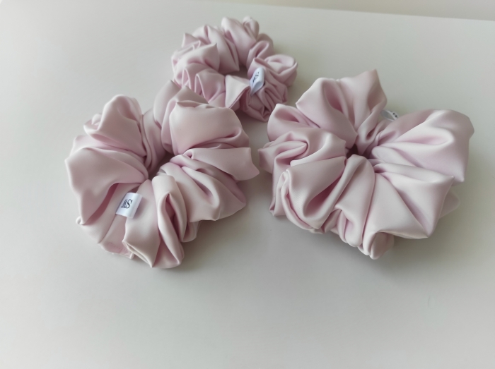Scrnchie_softpink_maxi.jpg